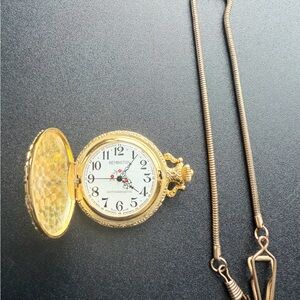 Vintage Gold Tone Pocket Watch that works! Excellent condition